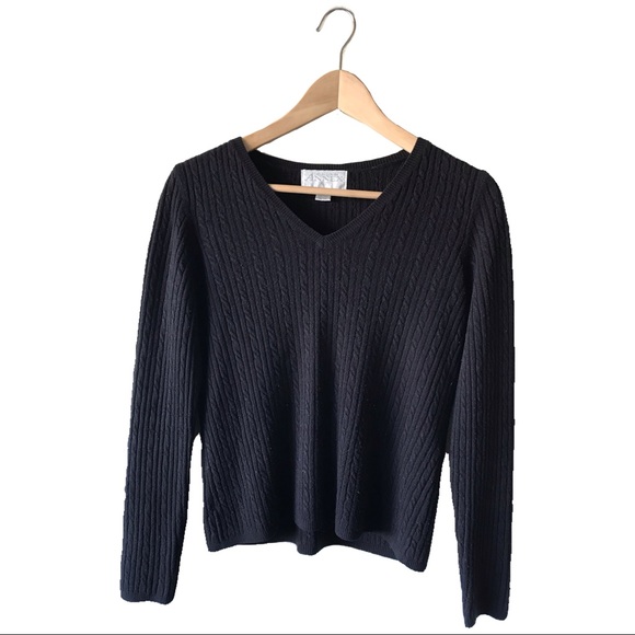 black sweater - Picture 1 of 1